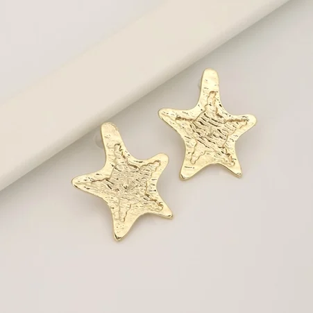 Boucles d'oreilles étoile plaquées or Boucles d'oreilles en forme d'étoile en métal doré.